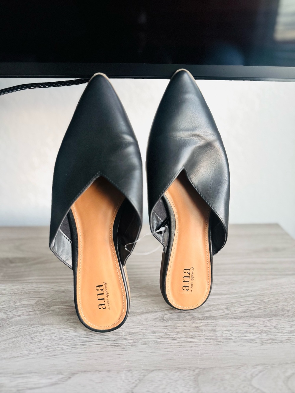 a.n.a - A new approach,  pointed-toe v-cut mule flats Slip on size 9M.
